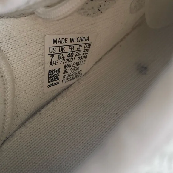 Adidas Yeezy Boost 350 V2 Cream White/Triple White- SZ 7 M- W 8.5 - Picture 10 of 16
